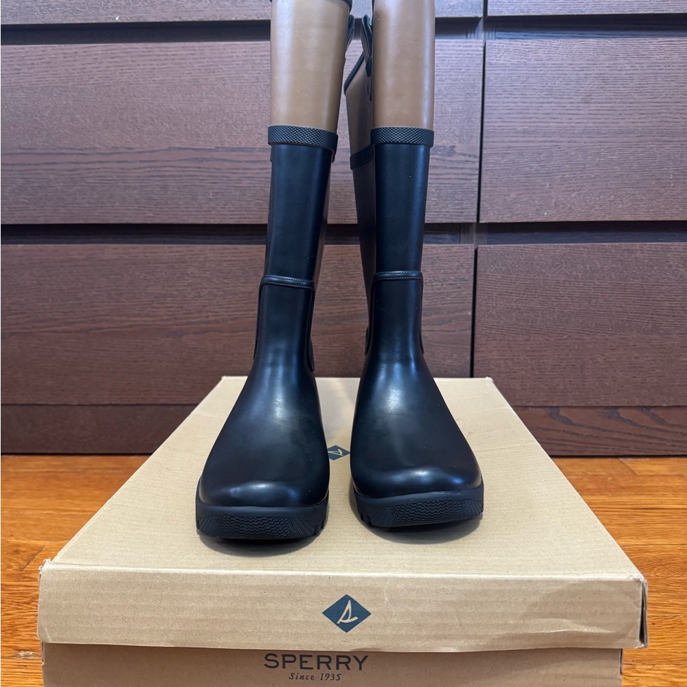 Brand new- Sperry Women s Nellie Kate Rain Boot Black. Size 6 - Picture 4 of 5